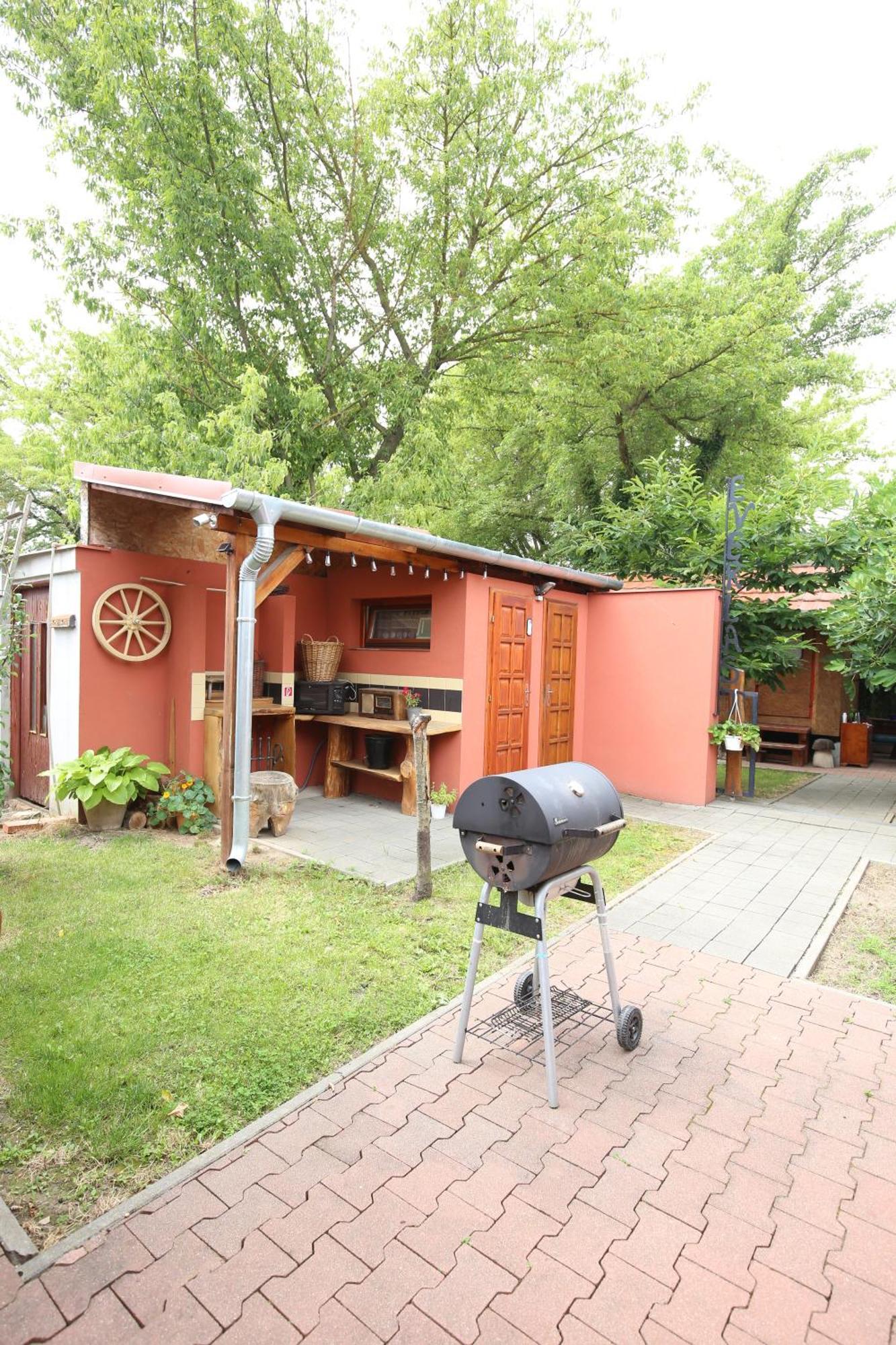 Karavan Štúrovo Exterior foto
