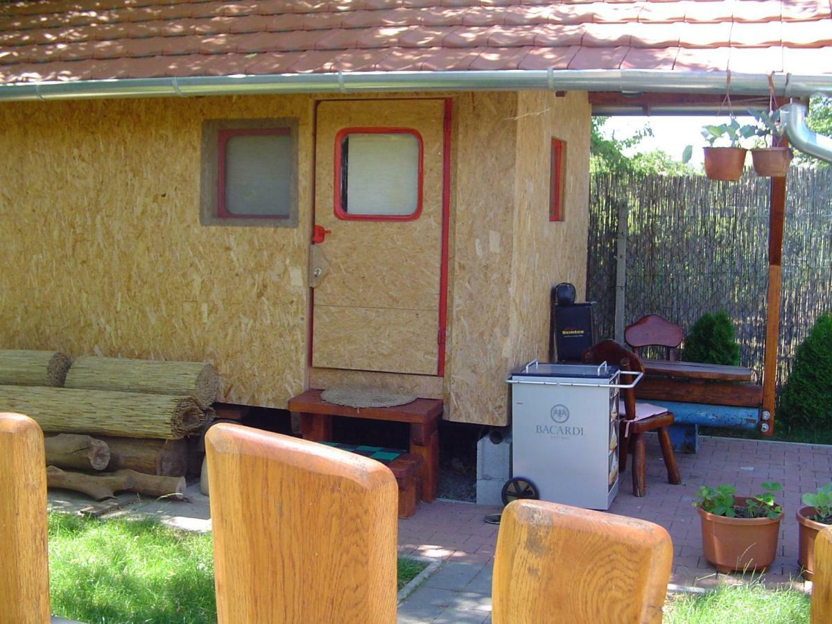 Karavan Štúrovo Exterior foto