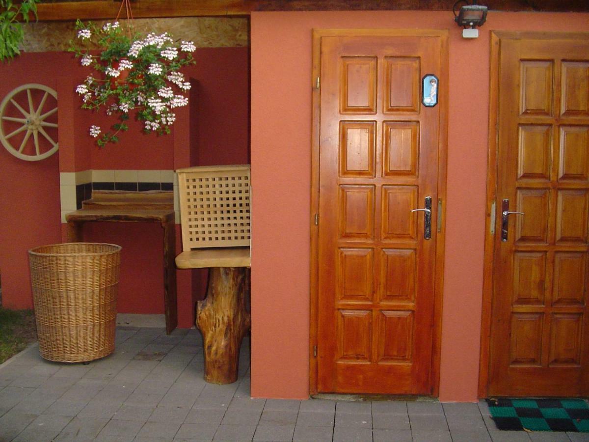 Karavan Štúrovo Exterior foto